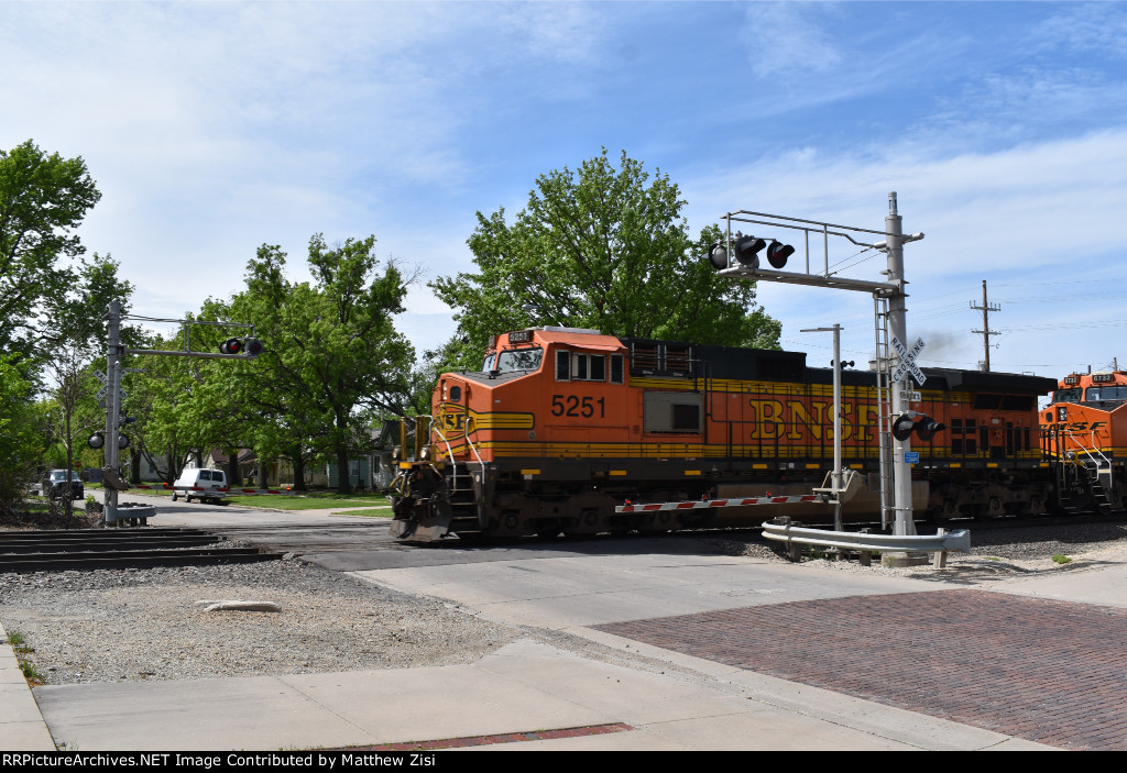 BNSF 5251